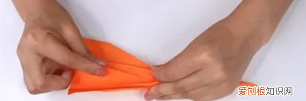 纸飞机步骤图，如何制作纸飞机