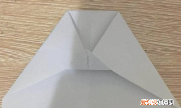 纸飞机步骤图，如何制作纸飞机