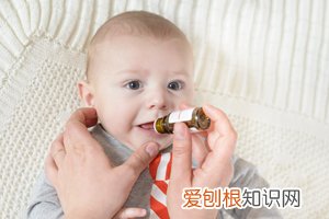 宝宝五个月出现翻白眼怎么回事 ，五个月的宝宝有时翻白眼怎么回事
