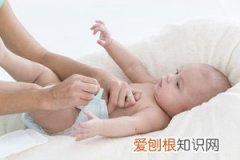 婴儿睡觉笑怎么回事 ，婴儿睡觉为什么笑