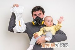 二岁半宝宝晚上很晚睡怎么回事 ，2岁宝宝晚上很晚睡