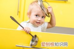 宝宝一边脸红一边不红是怎么回事 ，宝宝一边脸红一边不红是怎么回事呀