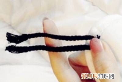 被套里面的绳子怎么绑的视频教程 ，被套角里的两根绳子怎么固定被子？
