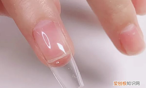 法式贴片美甲步骤,带贴片指甲油怎么涂