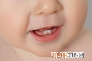 二个半月的宝宝扭头正常吗 ，2个月宝宝老是扭头怎么回事