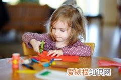 小孩子打自己的头是什么原因，小孩头部被打会出现什么问题？