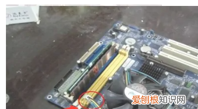 电脑怎么拆风扇，cpu风扇怎么拆下来