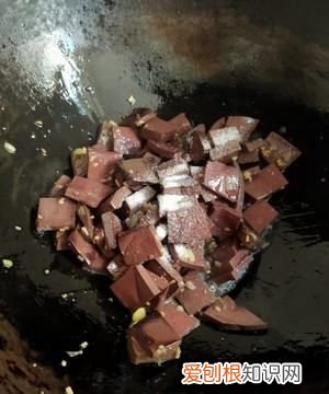 韭菜炒猪血怎么做，韭菜猪血怎么炒好吃
