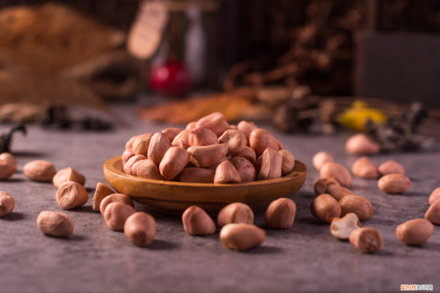 花生要种在哪种土壤里,花生长在土里还是地上,种花生的简单方法?