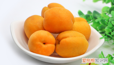 黄桃肉发黑就是变质吗 黄桃肉黑了还能吃吗