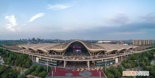 为什么高铁不停普通火车停运 高铁火车夜间为什么停运