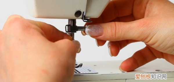 缝纫机的绕线方法，电动缝纫机怎么穿线