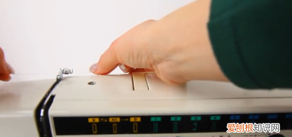 缝纫机的绕线方法，电动缝纫机怎么穿线