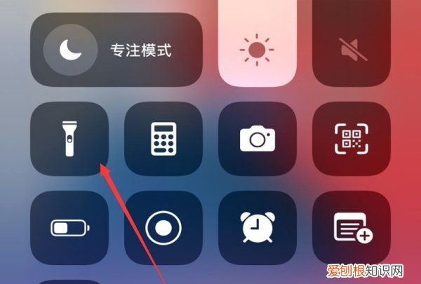 苹果手电筒怎么开,苹果如何打开手电筒功能