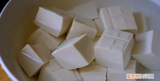 鱼头豆腐汤怎么做最好吃 ,鱼头豆腐汤怎么做又浓又白又不腥?