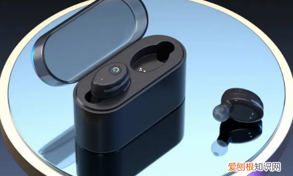 无线耳机充电仓上的按钮功能