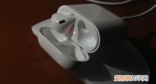 AirPods怎么充电