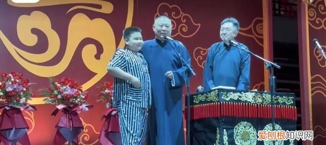 郭德纲携小儿子露面！8岁安迪身高瞩目撞脸于谦，全家已定居天津