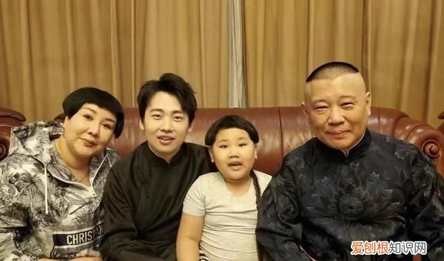 郭德纲携小儿子露面！8岁安迪身高瞩目撞脸于谦，全家已定居天津