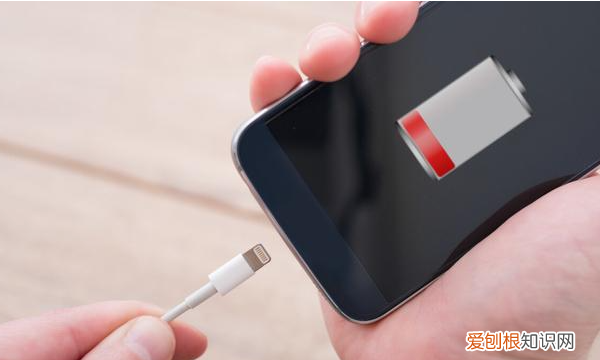 小米11pro充电断断续续，小米手机充电反复断开