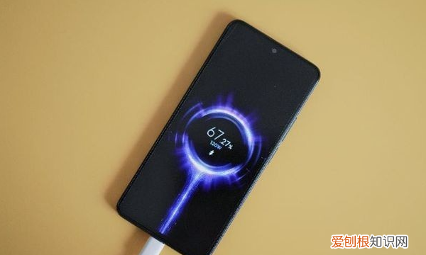 小米11pro充电断断续续，小米手机充电反复断开