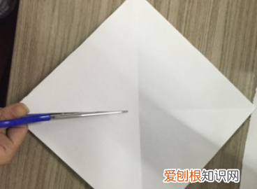 怎么用纸折风车，如何用纸折风车视频