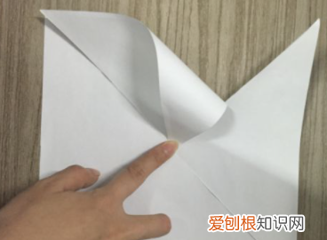 怎么用纸折风车，如何用纸折风车视频