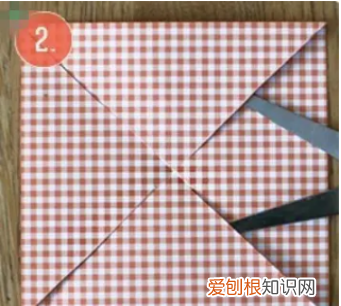 怎么用纸折风车，如何用纸折风车视频