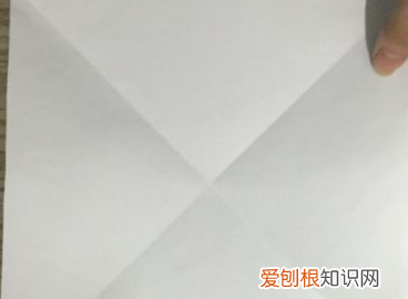 怎么用纸折风车，如何用纸折风车视频