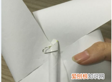 怎么用纸折风车，如何用纸折风车视频