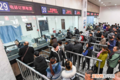 电子身份证可以取票，怎么用身份证号查车票