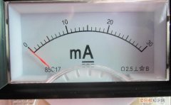 电流表是用电器，怎样判断电流表和电压表测的是哪个用电器