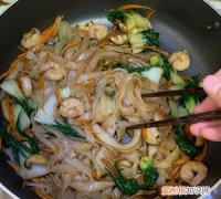 怎么做炒河粉，湖南夜市炒河粉最正宗的做法