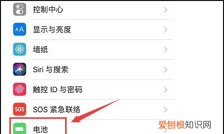 苹果手机电池显示黄颜色是什么意思