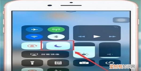接电话开免提才有声音，手机接电话为什么总是免提