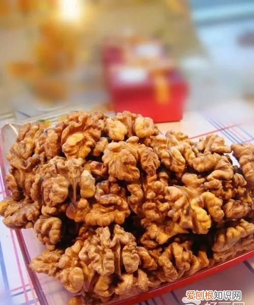 核桃怎么炒，炒核桃仁怎么炒出来是白色的