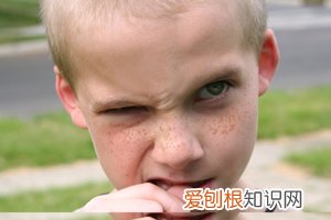 六岁孩子鼻腔内有红肉坨,六岁小孩鼻子里面通红的原因?