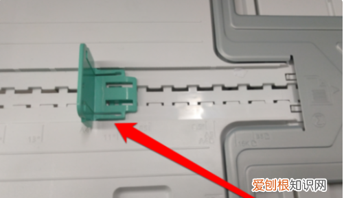 打印机卡纸怎么拿出来，打印机卡纸了怎么弄出来视频