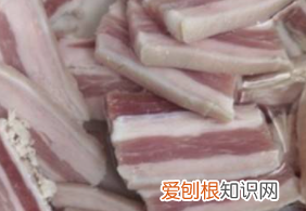 腌笃鲜的咸肉要焯水，本帮菜腌笃鲜的做法