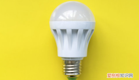 22平客厅要多少瓦led灯，25平方客厅用多少瓦led灯管