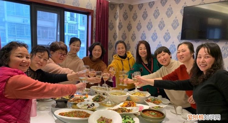 来吧朋友干杯是什么歌,朋友们一起来干杯什么歌