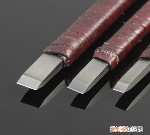 书法的印章是自己刻的，书法印章是要刻自己的名字的吗