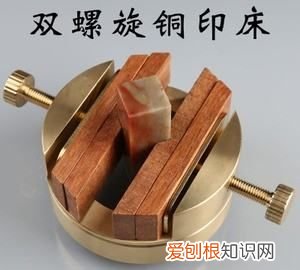 书法的印章是自己刻的，书法印章是要刻自己的名字的吗