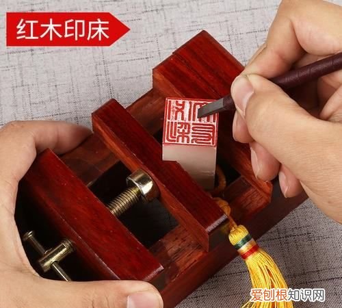 书法的印章是自己刻的，书法印章是要刻自己的名字的吗