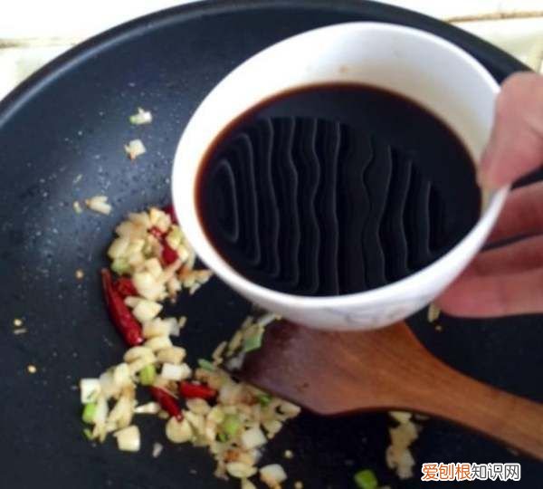 东北红烧鲤鱼的家常做法，红烧鲤鱼怎么做好吃又简单家常的