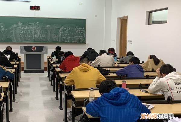 四级考试有时间看听力题目,四级考试时间够不够看听力题目可以吗