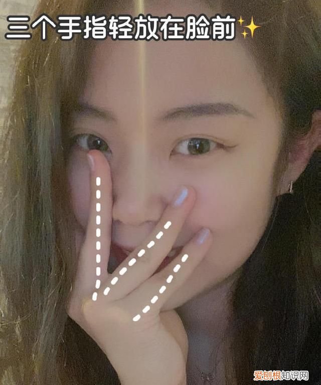 挡脸自拍,8个拍照手势比起来,显脸小又好看吗