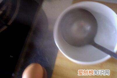 煮荷包蛋不起泡沫不撒的方法，荷包蛋怎么煮才不散又快又不粘锅