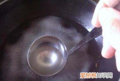 煮荷包蛋不起泡沫不撒的方法，荷包蛋怎么煮才不散又快又不粘锅