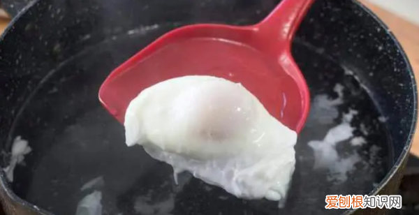 煮荷包蛋不起泡沫不撒的方法，荷包蛋怎么煮才不散又快又不粘锅